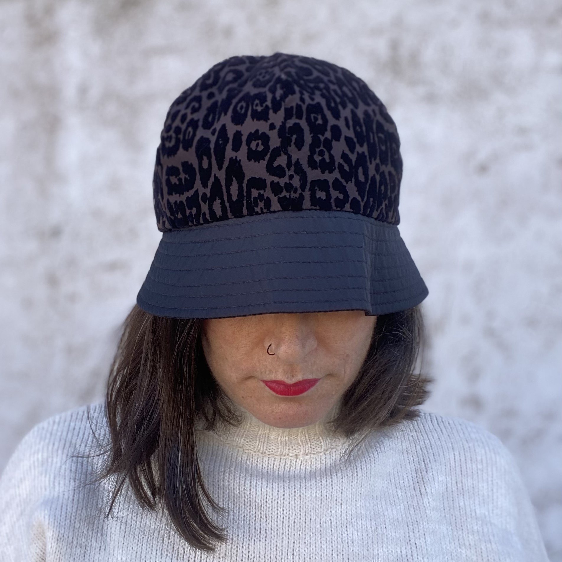 GORRO IMPERMEABLE ANIMAL PRINT - Imagen 2