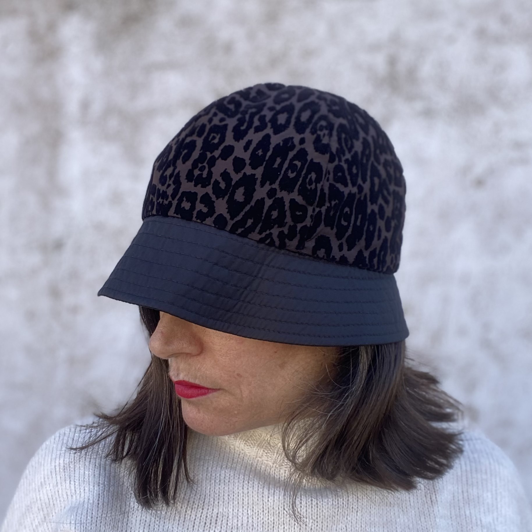 GORRO IMPERMEABLE ANIMAL PRINT - Imagen 3